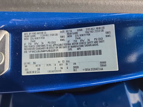 Used 2017 Ford Escape Titanium w/ Equipment Group 301A AWD/4WD image 20