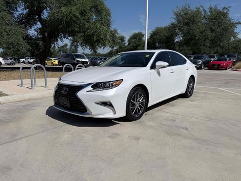 Used 2016 Lexus ES 350 w/ Luxury Package w/Wood Trim FWD image 2