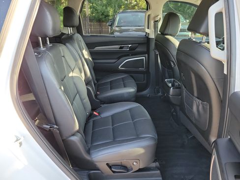 Certified 2022 Kia Telluride EX w/ EX Premium Package FWD image 11