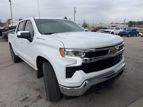 Used 2025 Chevrolet Silverado 1500 LT image 2