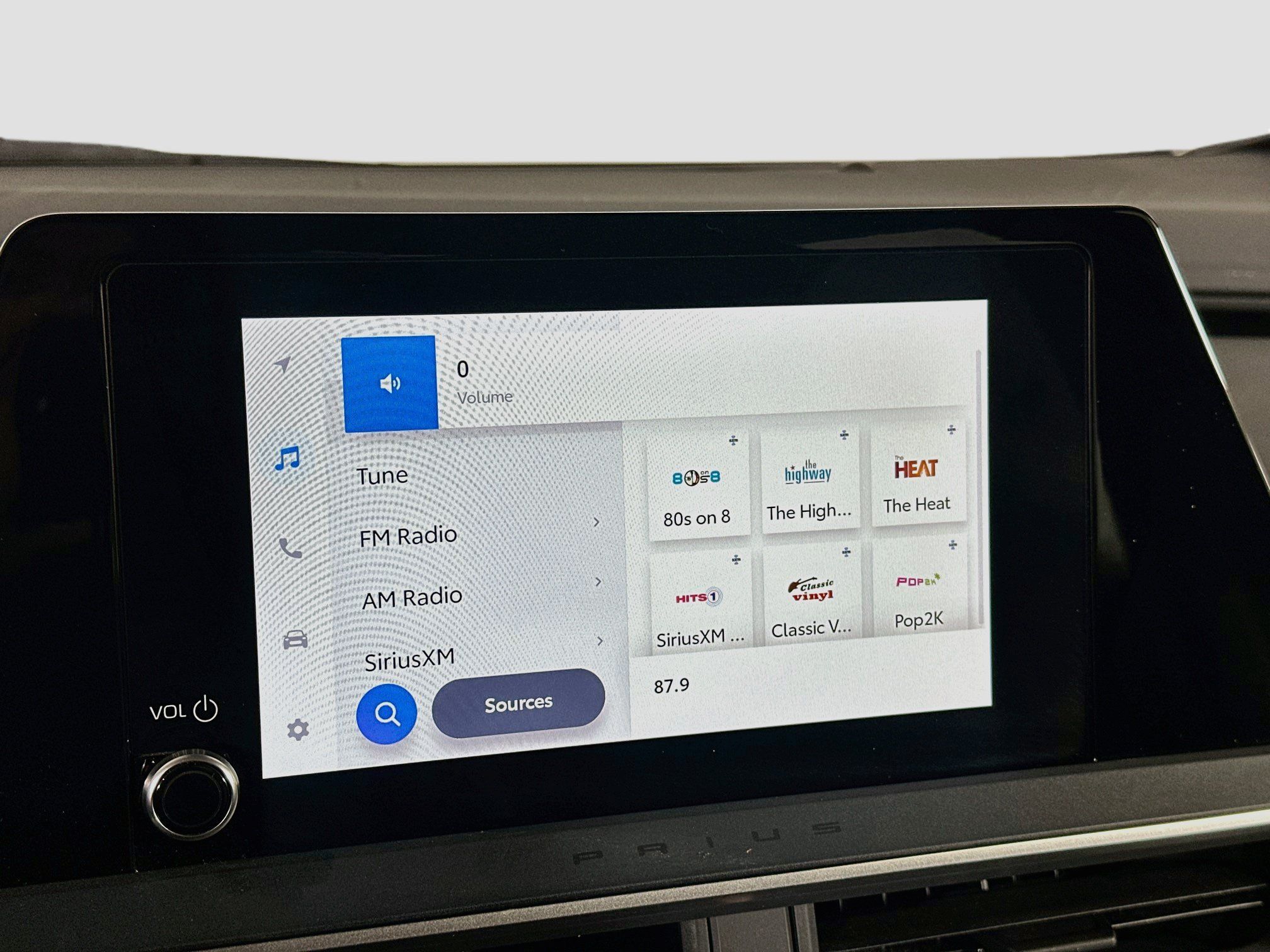 Used 2025 Toyota Prius LE FWD image 21