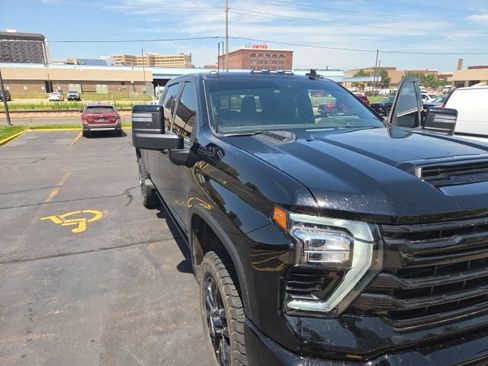 Used 2025 Chevrolet Silverado 2500 High Country w/ High Country Premium Package AWD/4WD image 41