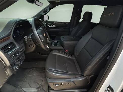 Used 2024 Chevrolet Suburban High Country AWD/4WD image 18