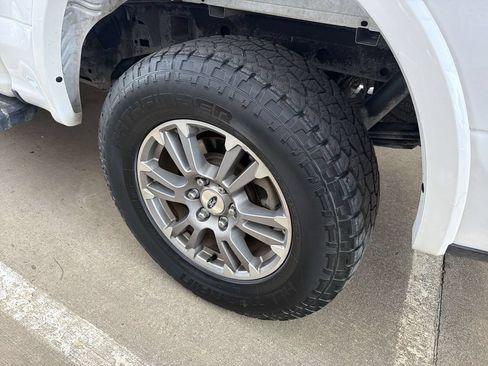 Used 2018 Ford F150 Lariat w/ FX4 Off-Road Package AWD/4WD image 3