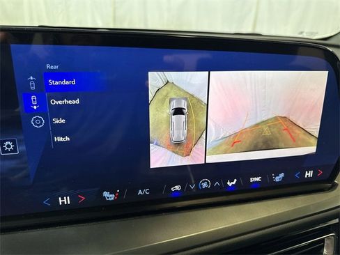 Used 2025 Chevrolet Traverse LT w/ Driver Confidence Package image 20