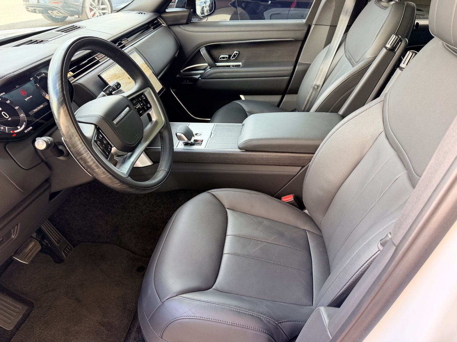 Used 2025 Land Rover Range Rover SE AWD/4WD image 18