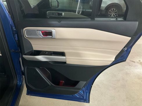 Used 2023 Ford Explorer Limited image 19