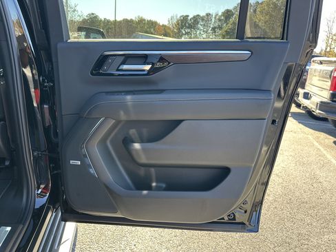 New 2026 Chevrolet Suburban Premier image 18