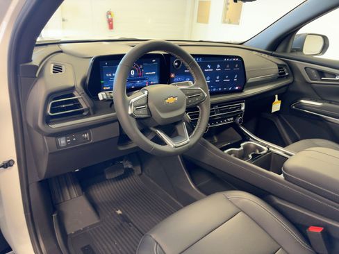 New 2026 Chevrolet Traverse LT w/ Sun and Wheel Package image 4