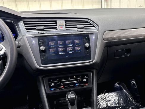 Used 2023 Volkswagen Tiguan SE FWD image 12