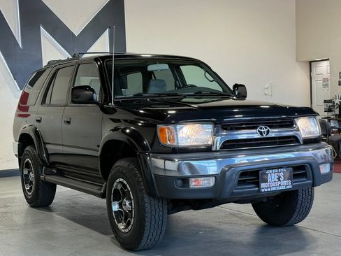 Used 2002 Toyota 4Runner SR5 RWD image 2