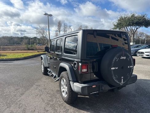 Used 2018 Jeep Wrangler Unlimited Sport S image 3