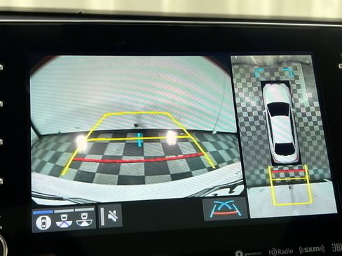 Used 2019 Toyota Avalon Limited image 27