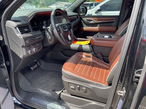 Used 2024 GMC Yukon XL Denali Ultimate AWD/4WD image 18