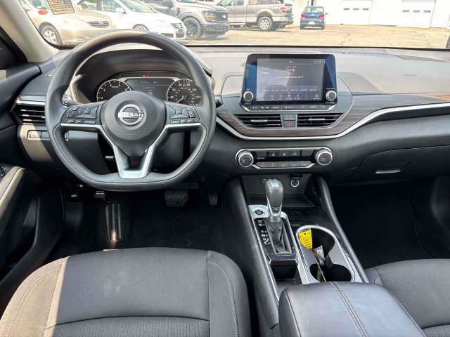 Used 2024 Nissan Altima 2.5 SV FWD image 10