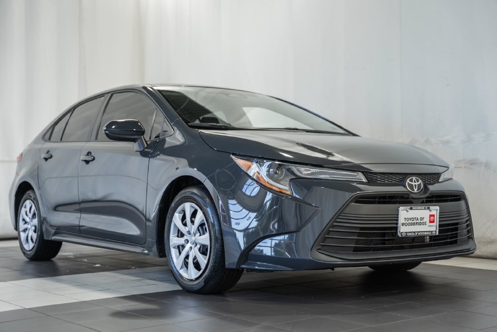 Used 2025 Toyota Corolla LE FWD image 1