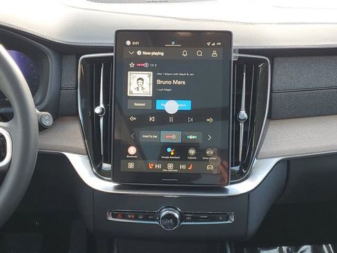 New 2026 Volvo XC90 B6 Plus w/ Protection Package Premier image 26