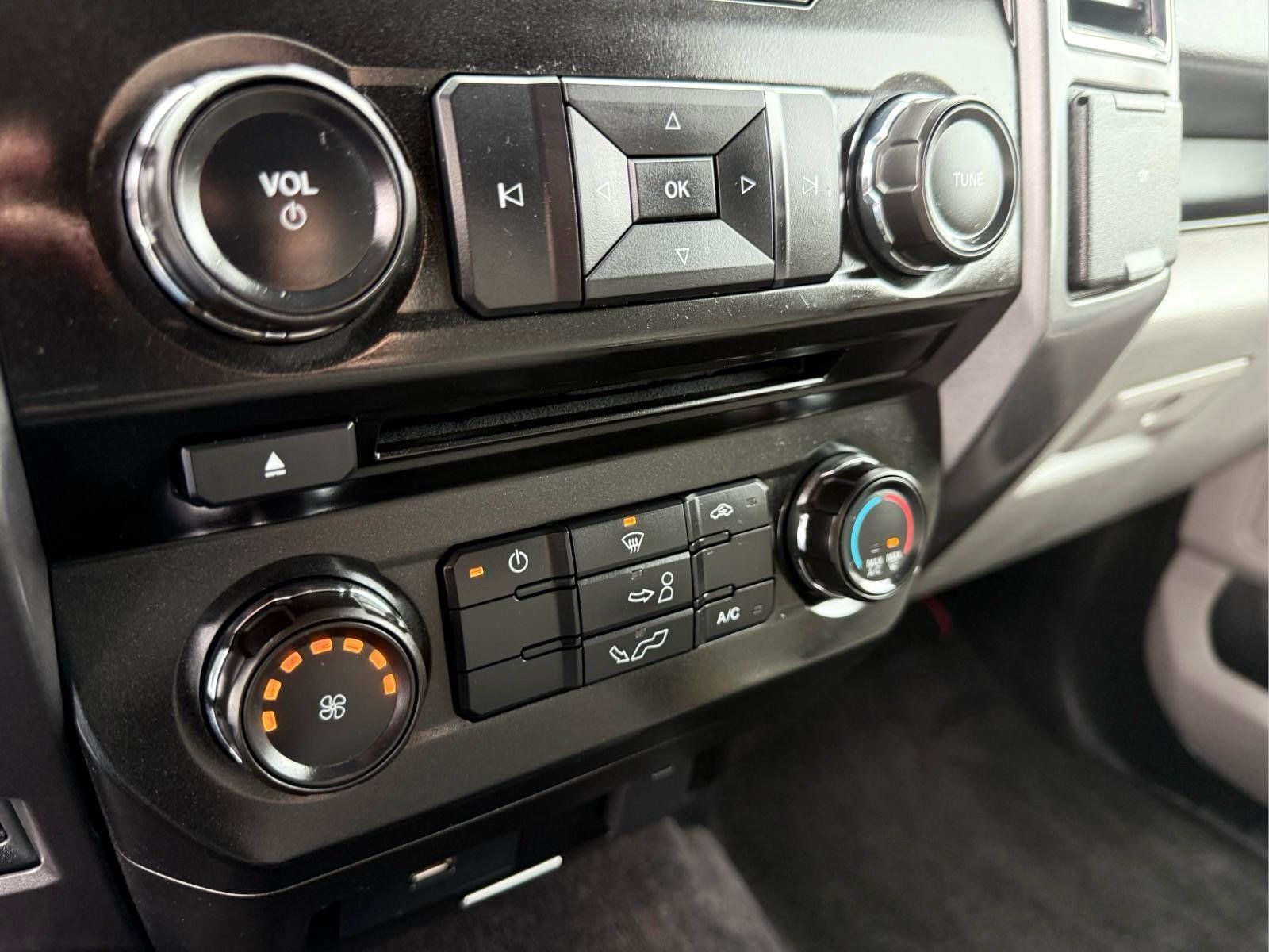 Used 2016 Ford F150 XLT AWD/4WD image 23