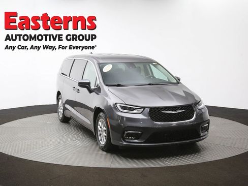 Used 2023 Chrysler Pacifica Touring-L FWD image 53