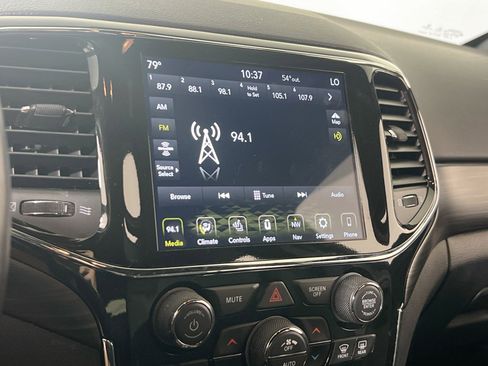 Used 2022 Jeep Grand Cherokee Laredo X image 15