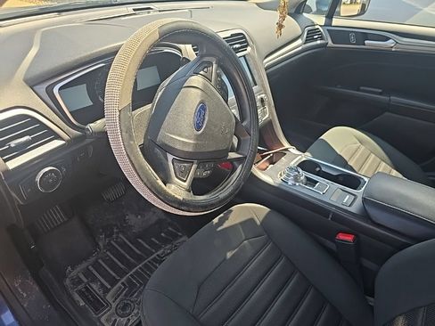 Used 2019 Ford Fusion SE FWD image 6
