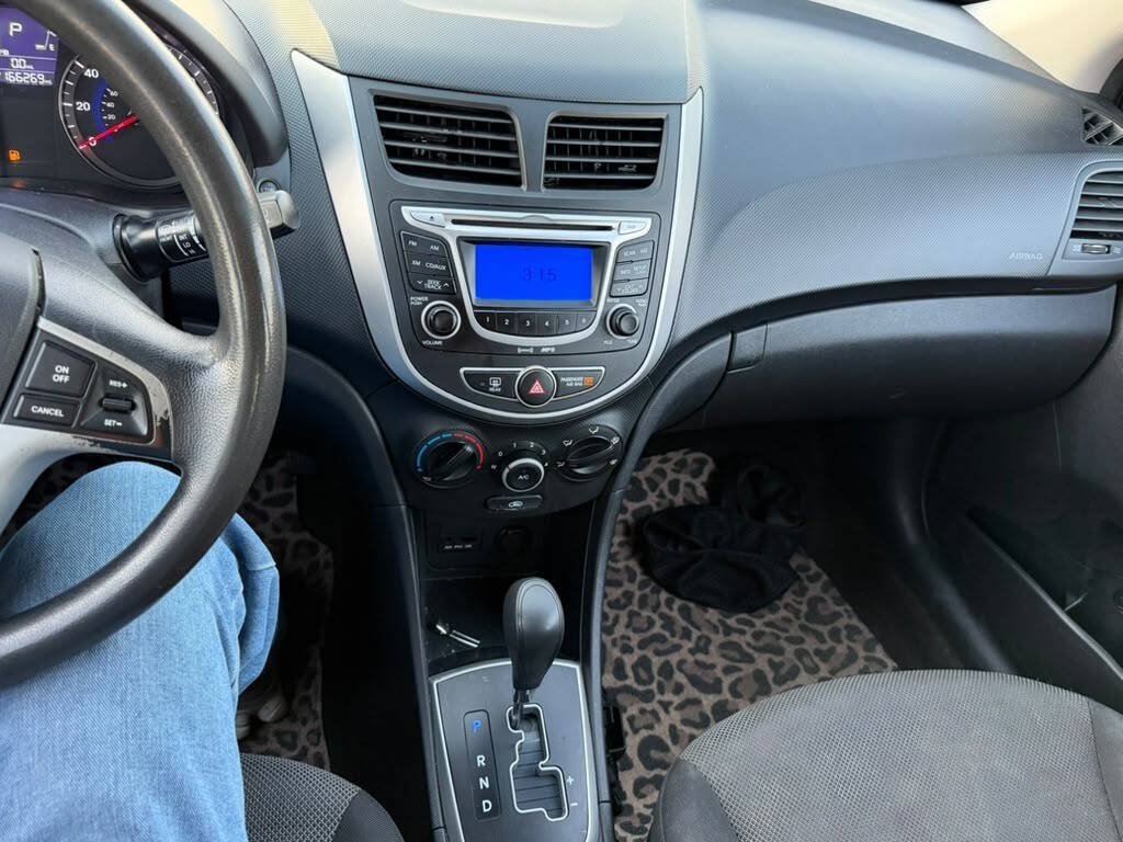 Used 2012 Hyundai Accent GS FWD image 23