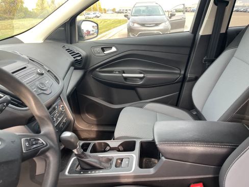 Used 2017 Ford Escape SE image 25