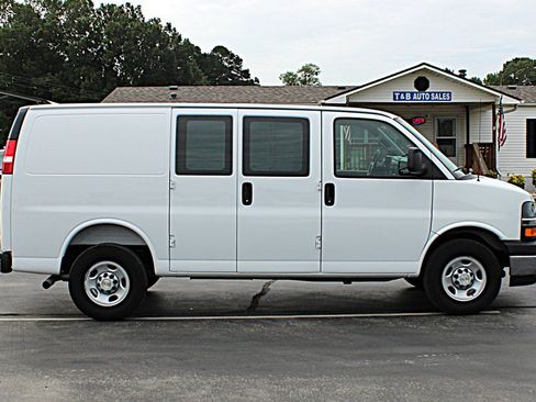 Used 2025 Chevrolet Express 2500 w/ Driver Convenience Package RWD image 7