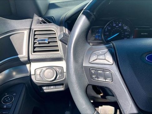 Used 2018 Ford Explorer XLT w/ Equipment Group 202A FWD image 18