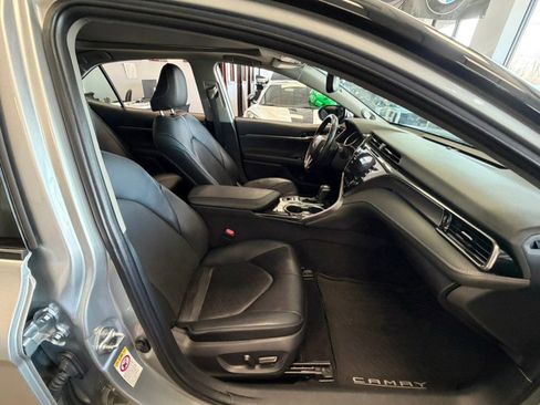 Used 2019 Toyota Camry XSE w/ Navigation Package image 38