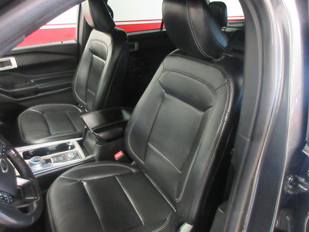 Used 2020 Ford Explorer XLT w/ Equipment Group 202A AWD/4WD image 20