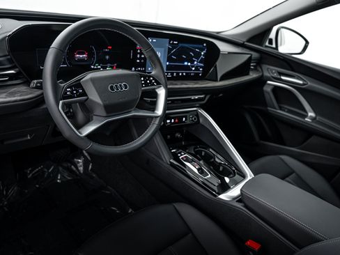 Used 2025 Audi Q5 Premium w/ Convenience Package AWD/4WD image 9