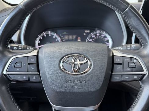 Used 2023 Toyota Highlander XLE FWD image 31
