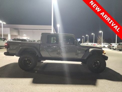 Used 2020 Jeep Gladiator Rubicon image 2