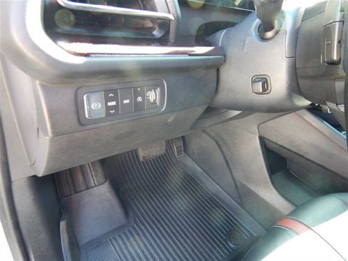 Used 2025 Chevrolet Traverse RS AWD/4WD image 29