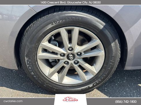 Used 2016 Hyundai Veloster FWD image 26