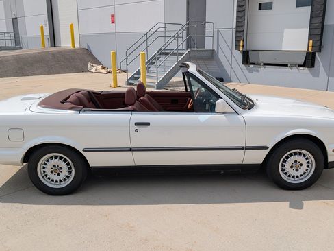 Used 1987 BMW 325i Convertible RWD image 17