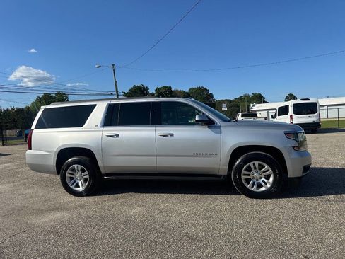 Used 2018 Chevrolet Suburban LT AWD/4WD image 13