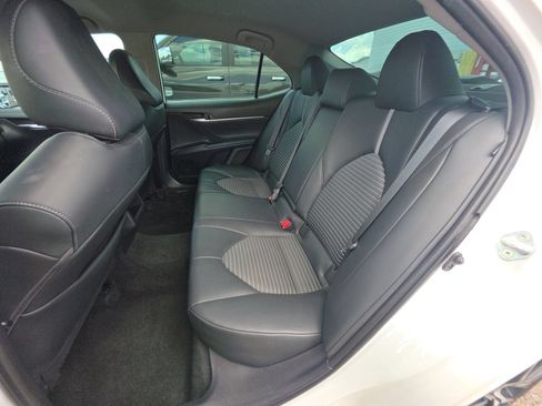 Used 2023 Toyota Camry SE FWD image 4