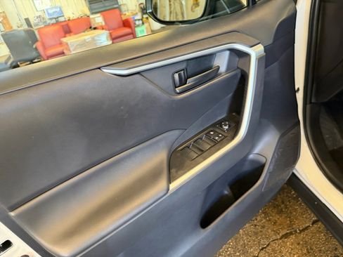 Used 2025 Toyota RAV4 LE AWD/4WD image 36