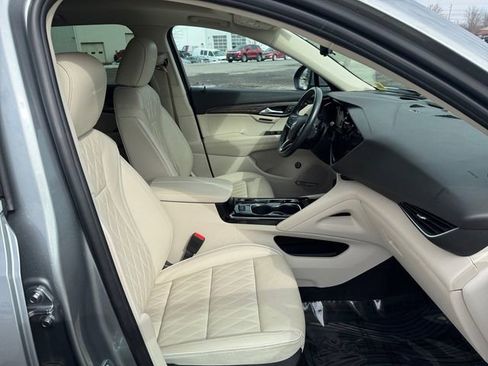 Used 2023 Buick Envision Avenir image 17