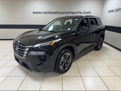 Used 2025 Nissan Rogue SV FWD image 3