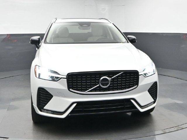 Used 2024 Volvo XC60 B5 Plus AWD/4WD image 2
