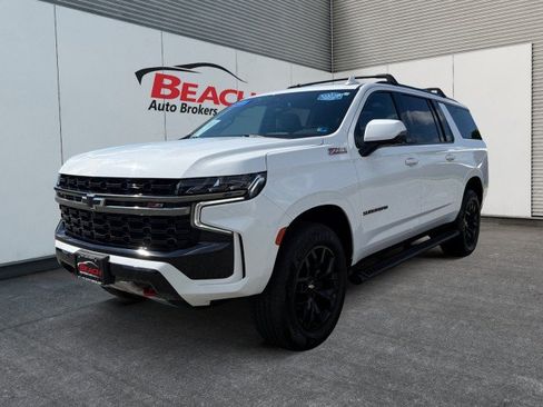 Used 2022 Chevrolet Suburban Z71 w/ Luxury Package AWD/4WD image 3