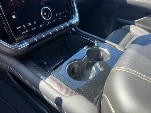 Used 2026 GMC Yukon XL Elevation w/ Elevation Premium Package image 17