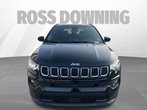 Used 2025 Jeep Compass Latitude image 2