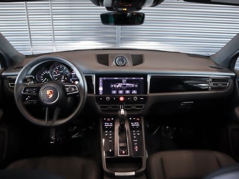 Certified 2026 Porsche Macan AWD/4WD image 14