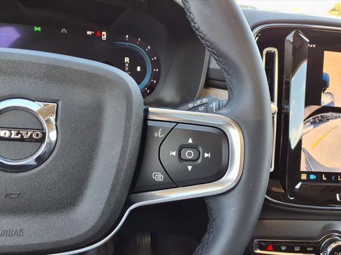 Certified 2024 Volvo XC40 B5 Plus image 29