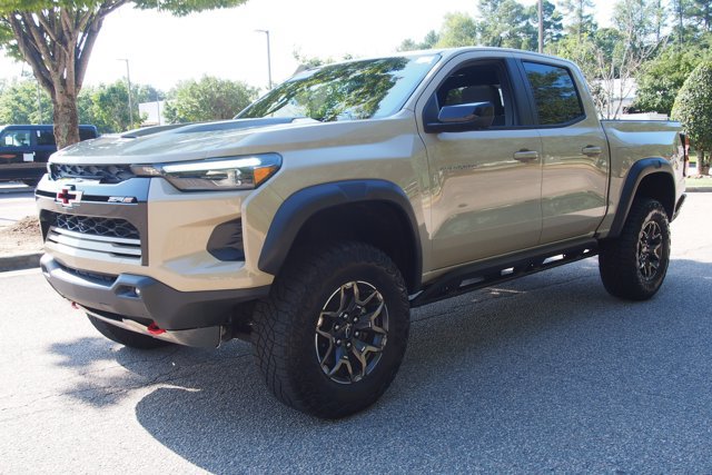Used 2024 Chevrolet Colorado ZR2 w/ Technology Package AWD/4WD image 3