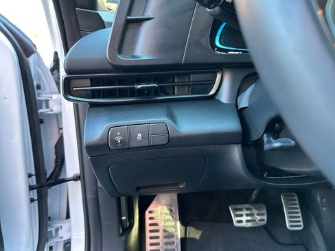 Certified 2025 Hyundai Elantra Sport image 20